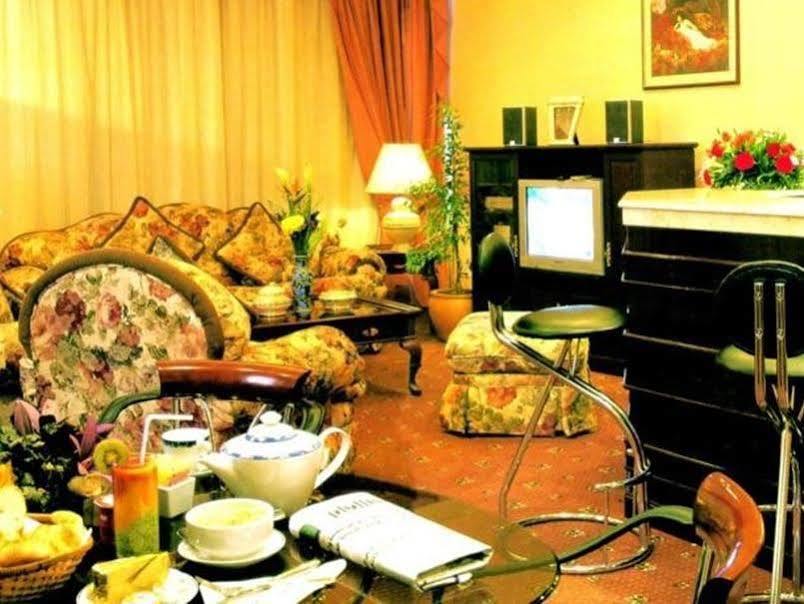 Al Bastaki International Hotel クウェート エクステリア 写真